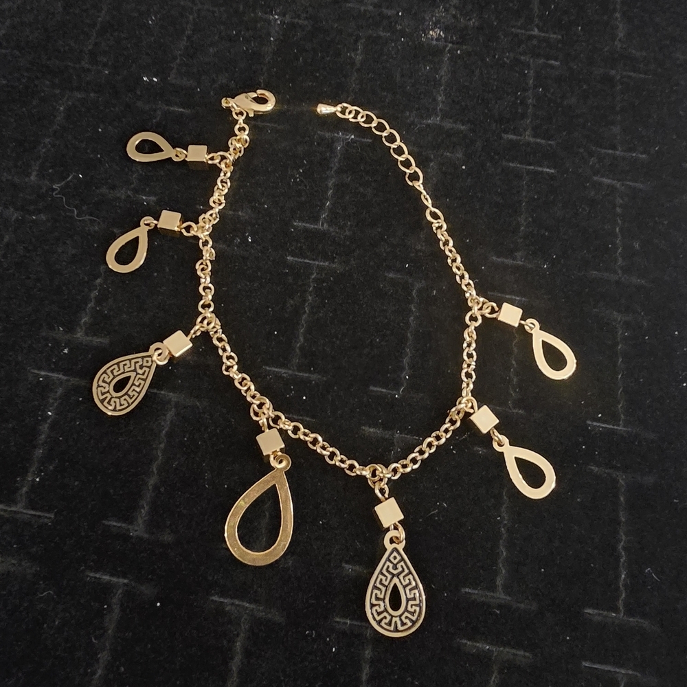 Gold Teardrop Charm Bracelet